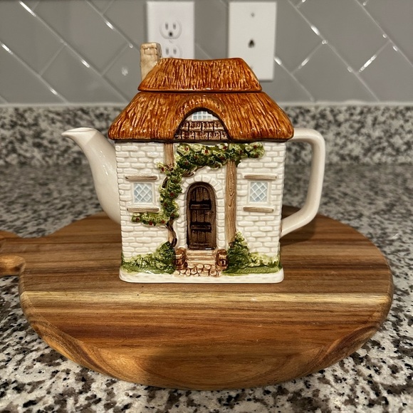 Otagiri Other - Charming Vintage Otagiri Cottage Teapot